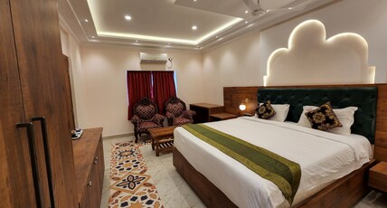 Maya's Kings Kourt Room Type - Maharaja Suite Room With Jacuzzi