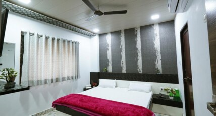 HOTEL ALISHAAN (30 Mtrs for Dargah) Room Type - Deluxe Ac Double Bed Room