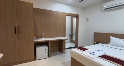 Sri Sola Raja Residency Room Type - Sola Royal Comfort