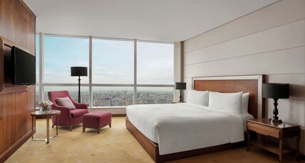 InterContinental Hanoi Landmark72, an IHG Hotel Room Type - 1 King Junior Suite Club Lounge Access