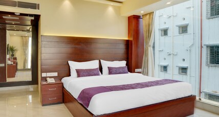 Treebo Premium The Crystal, Chinar Park Room Type - Deluxe Room