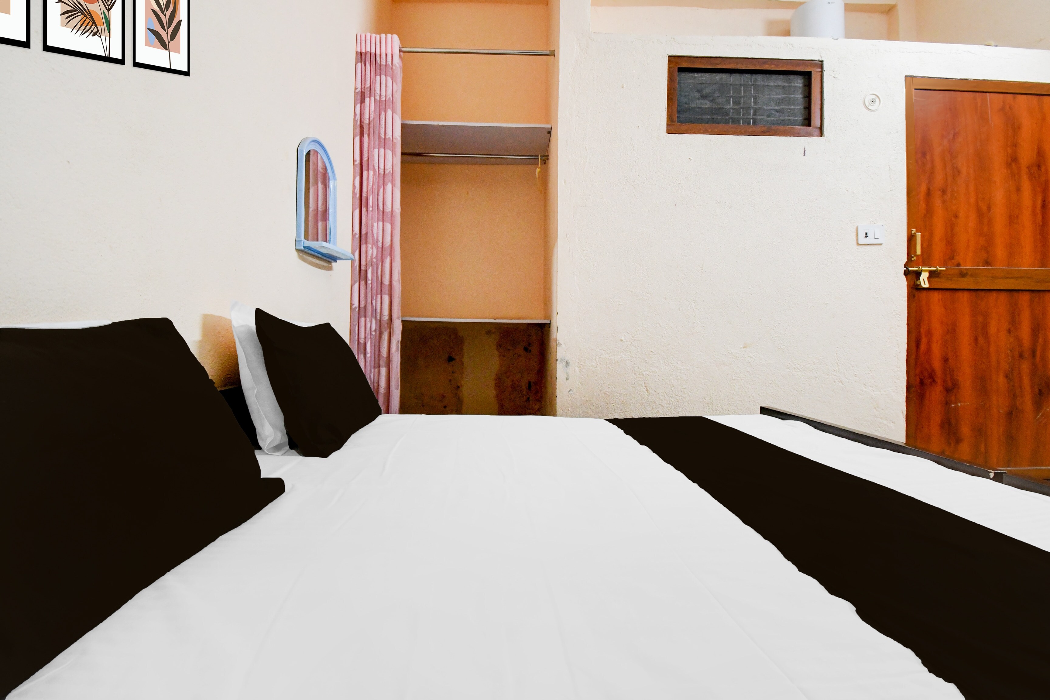 Hotel O G.D Guest House - Tap to explore photos