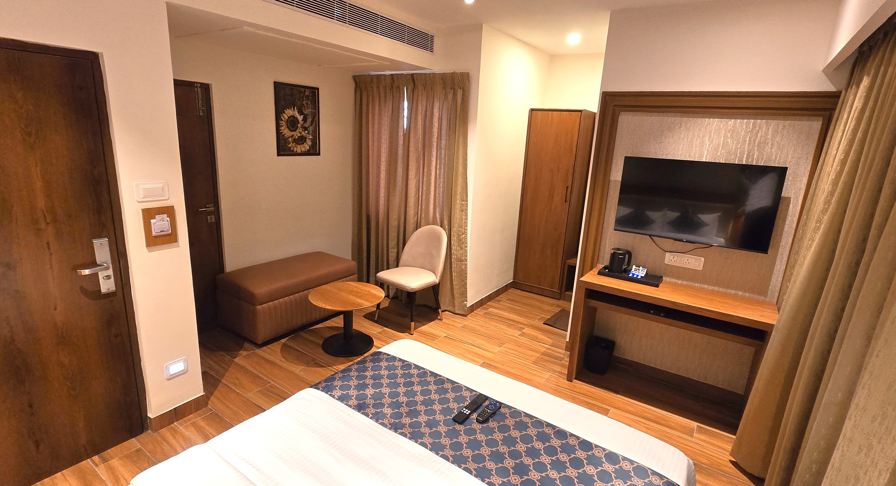 Hotel Liza Royale near Chennai Central Railway Station - Tap to explore photos