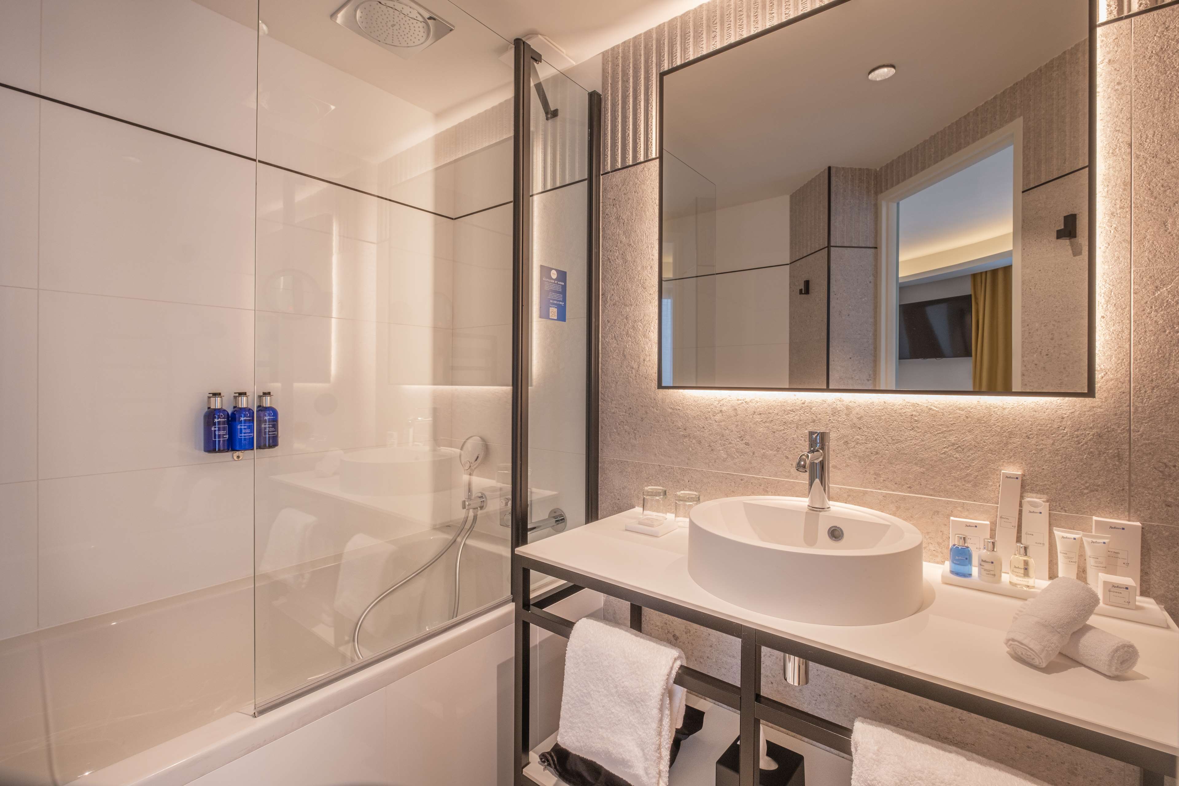 Radisson Blu Grand Hotel & Spa, Malo-les-Bains - Tap to explore photos