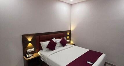 Hotel Classy Comfort  Near NESCO Exhibition Centre Room Type - Deluxe Room