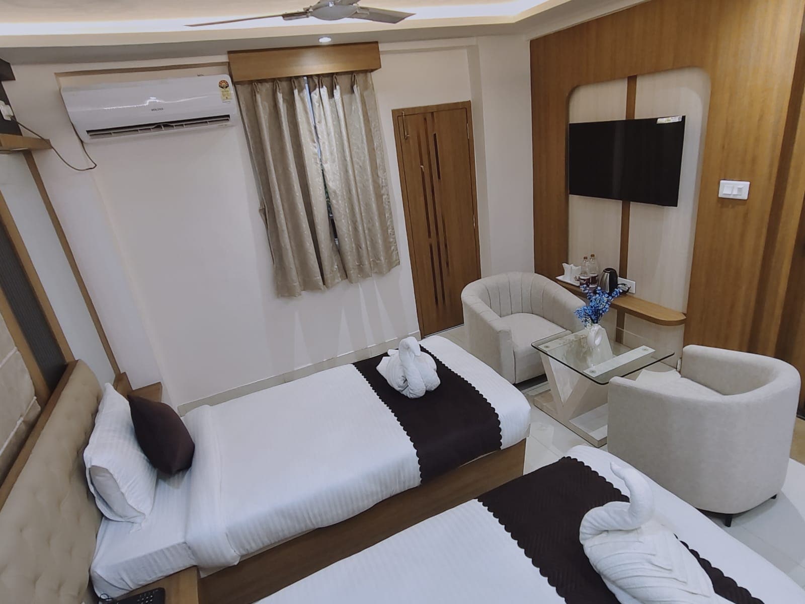 Hotel Aranya Residency - Tap to explore photos