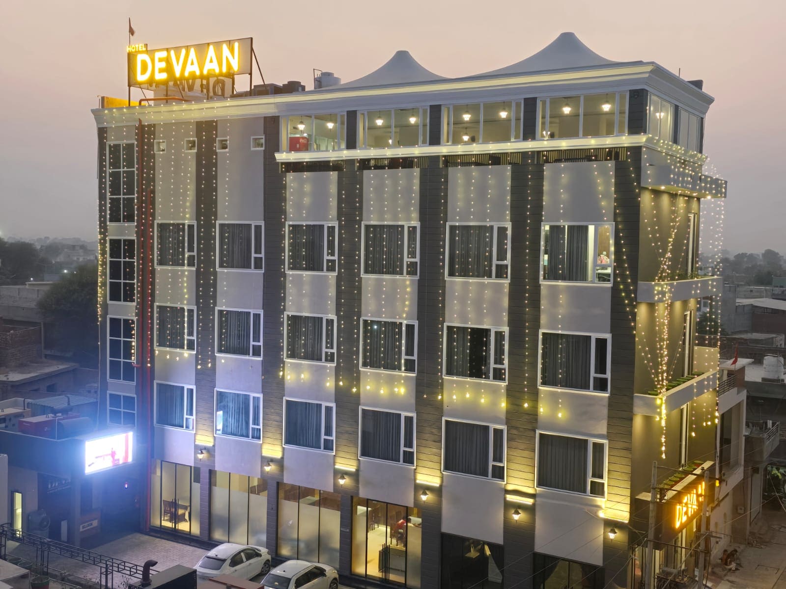 Devaan Hotel - Tap to explore photos