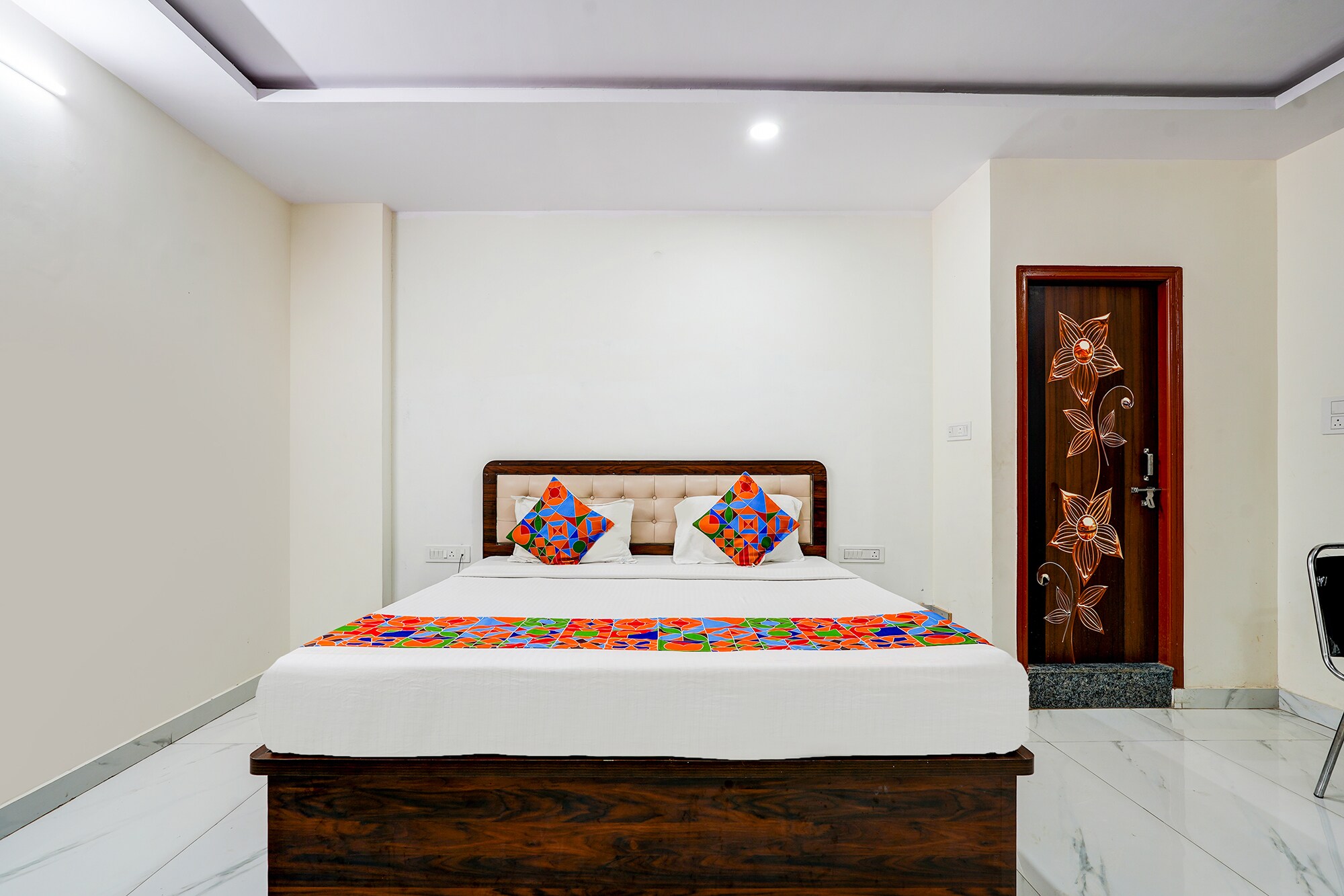 FabHotel Royal Garuda Palace - Tap to explore photos