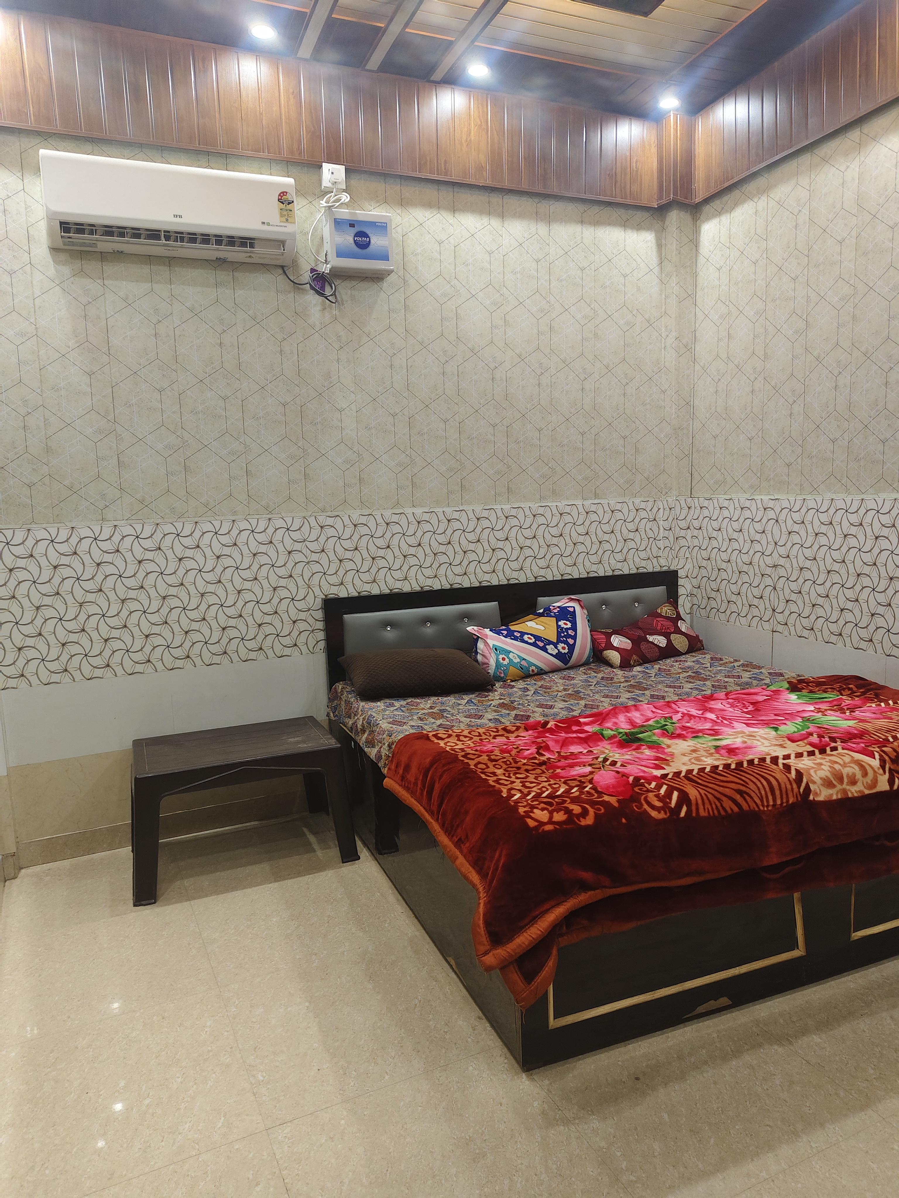Guest House Raj Raghunandan - Tap to explore photos