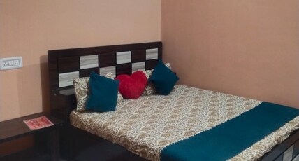 Kusum guest House Room Type - Ac room