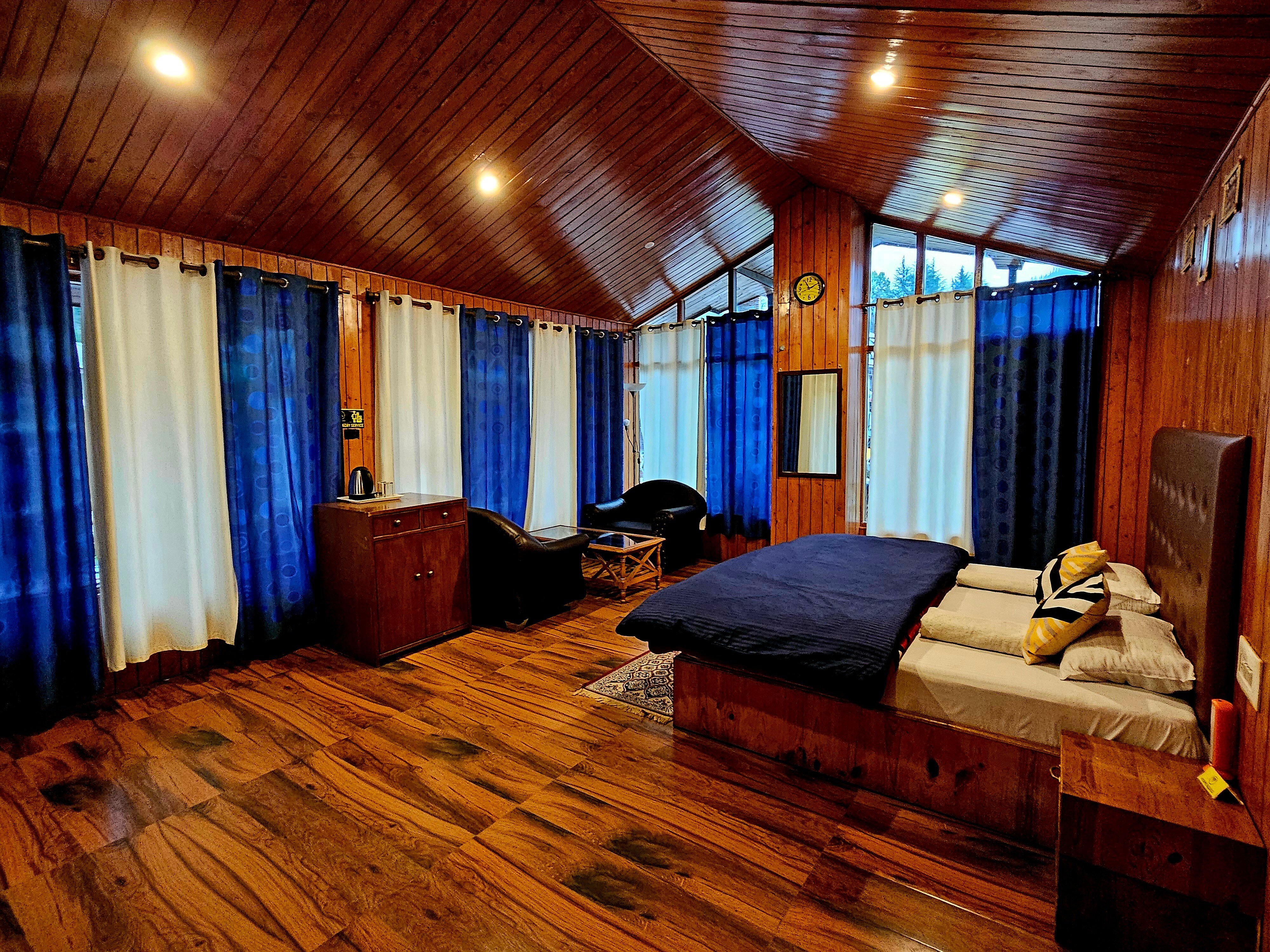 Him Shelter Manali 80m from Hadimba Temple - Tap to explore photos