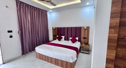 Hotel Omkar Palace Room Type - Premium Deluxe Room