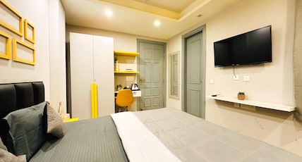Housr Sector 38 Near Medanta Hospital Room Type - Deluxe Room Housr Sector 38 Near Medanta Hospital Room Type - Deluxe Room