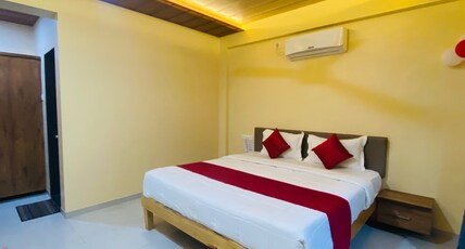 Hotel Durva Palace Room Type - DELUXE AC ROOM