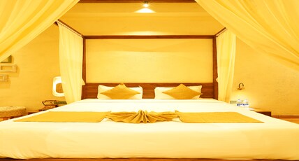 SHREENARAYANEE FARMS AND RESORT Room Type - The Royal Suite King Bed Balcony with Bathtub
