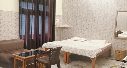 Sharan Homestay Room Type - Large deluxe room 4 adult