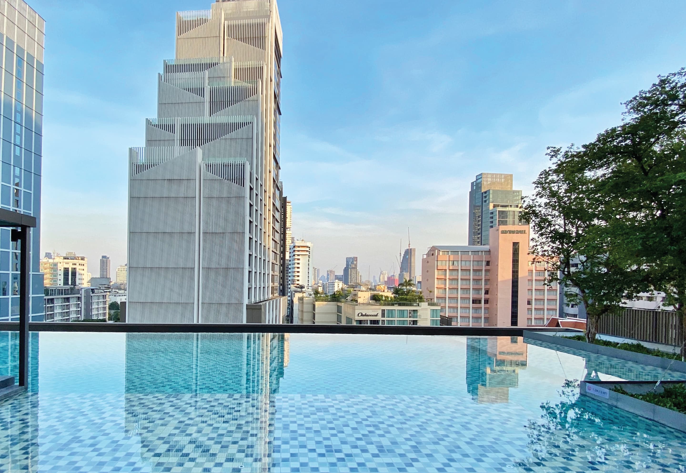 Oakwood Suites Bangkok - Tap to explore photos