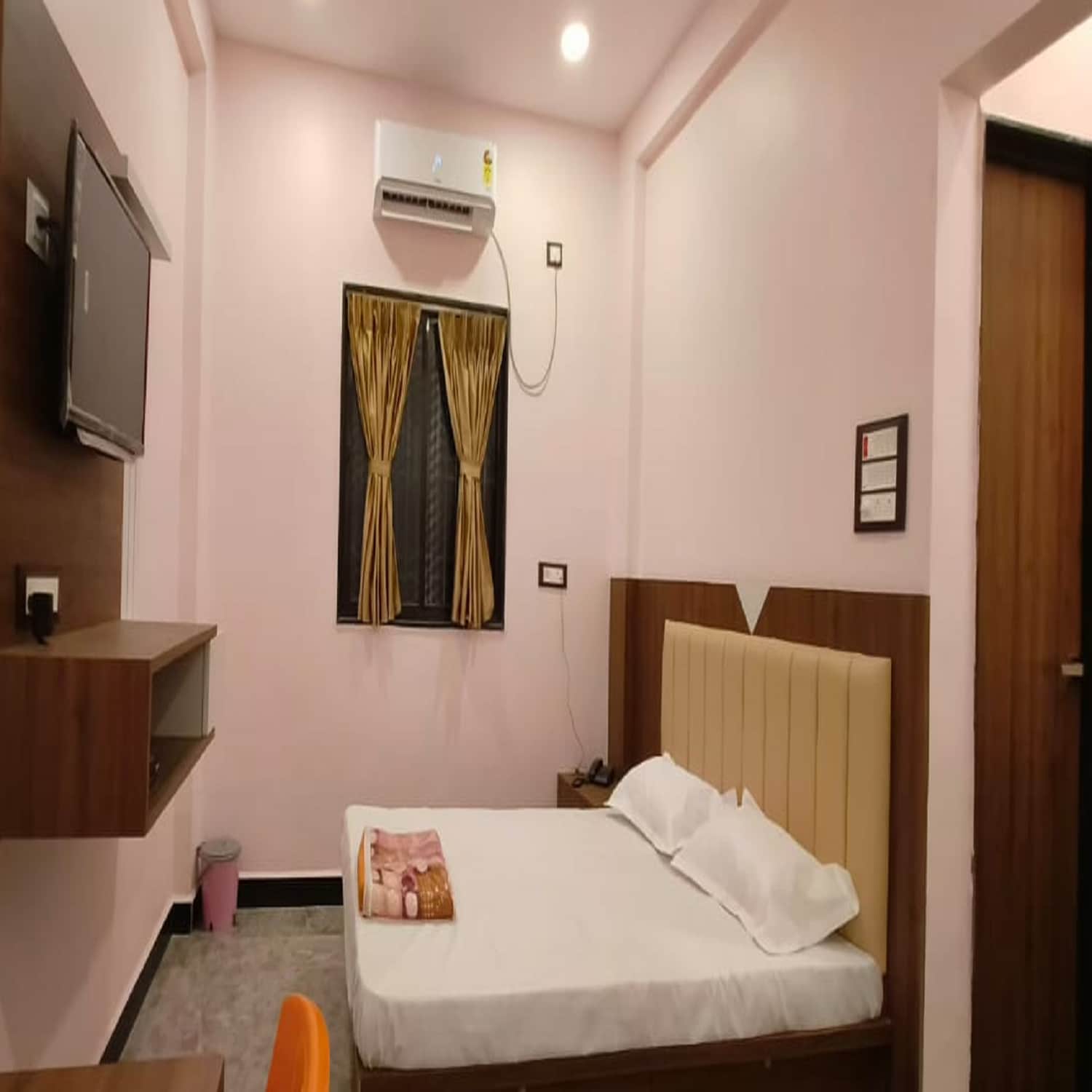 Hotel Vaishnavi Inn - Tap to explore photos