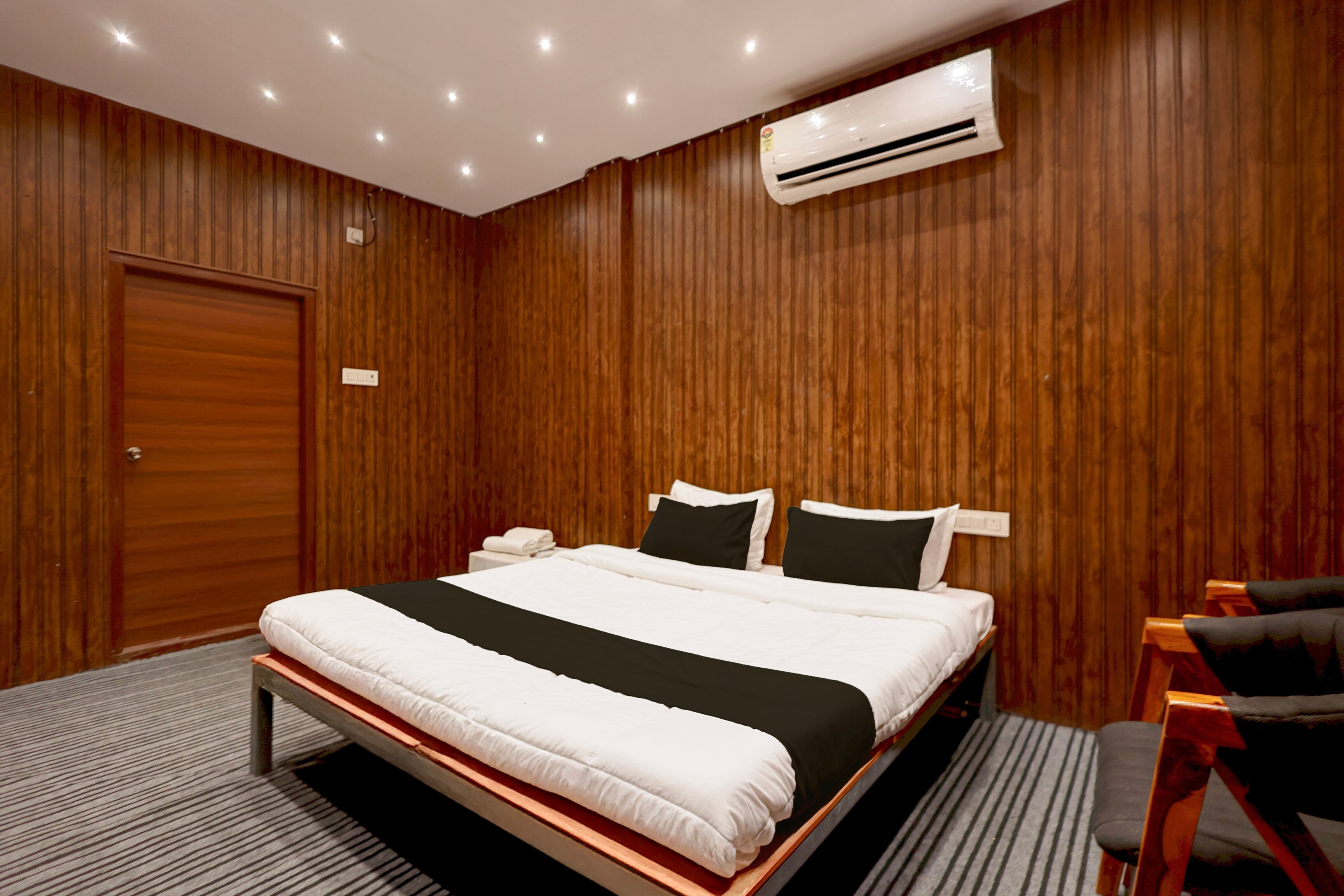 Hotel O Prakruthi Vedika - Tap to explore photos