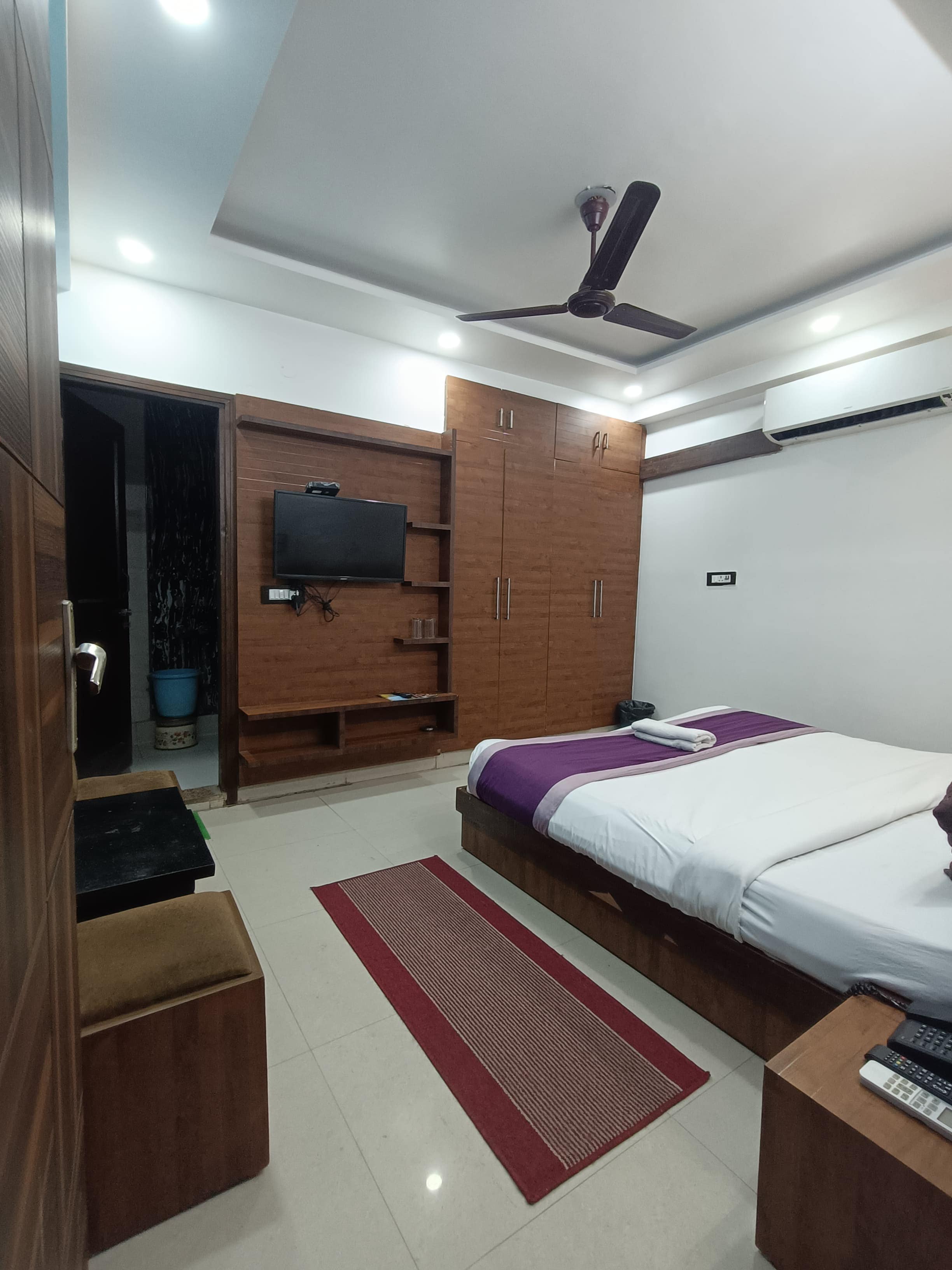 Hotel Bharat Stay - Tap to explore photos