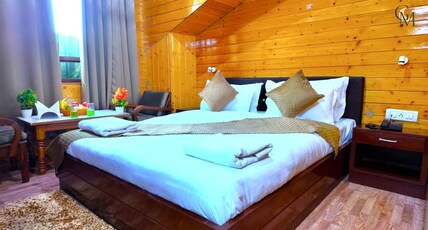Hotel Golden Moon Room Type - Deluxe Room