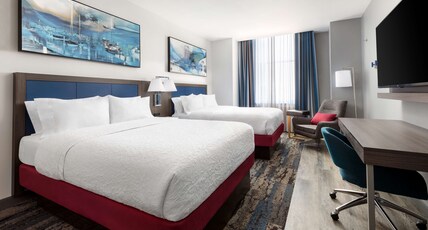 Hampton Inn and Suites Inner Harbor Room Type - 2QN MOB HEARING ACC TUB NS