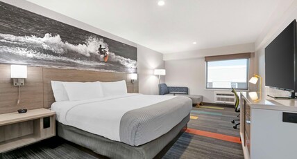Best Western Oceanfront Room Type - 1 King Bed, Non-Smoking, City View, Balcony, Sofabed, Microwave And Refrigerator, Wireless High-Spee