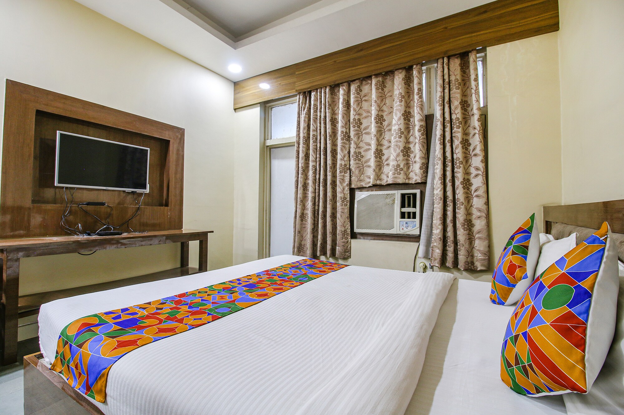 FabHotel Silver Inn I - Near Prabhat Chauraha - Tap to explore photos
