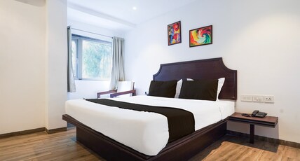 Super Townhouse Central Bazar Road Ramdaspeth Room Type - Deluxe