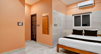 Super Collection O Metropolis Mall Kolkata Formerly Ax Inn Room Type - Deluxe