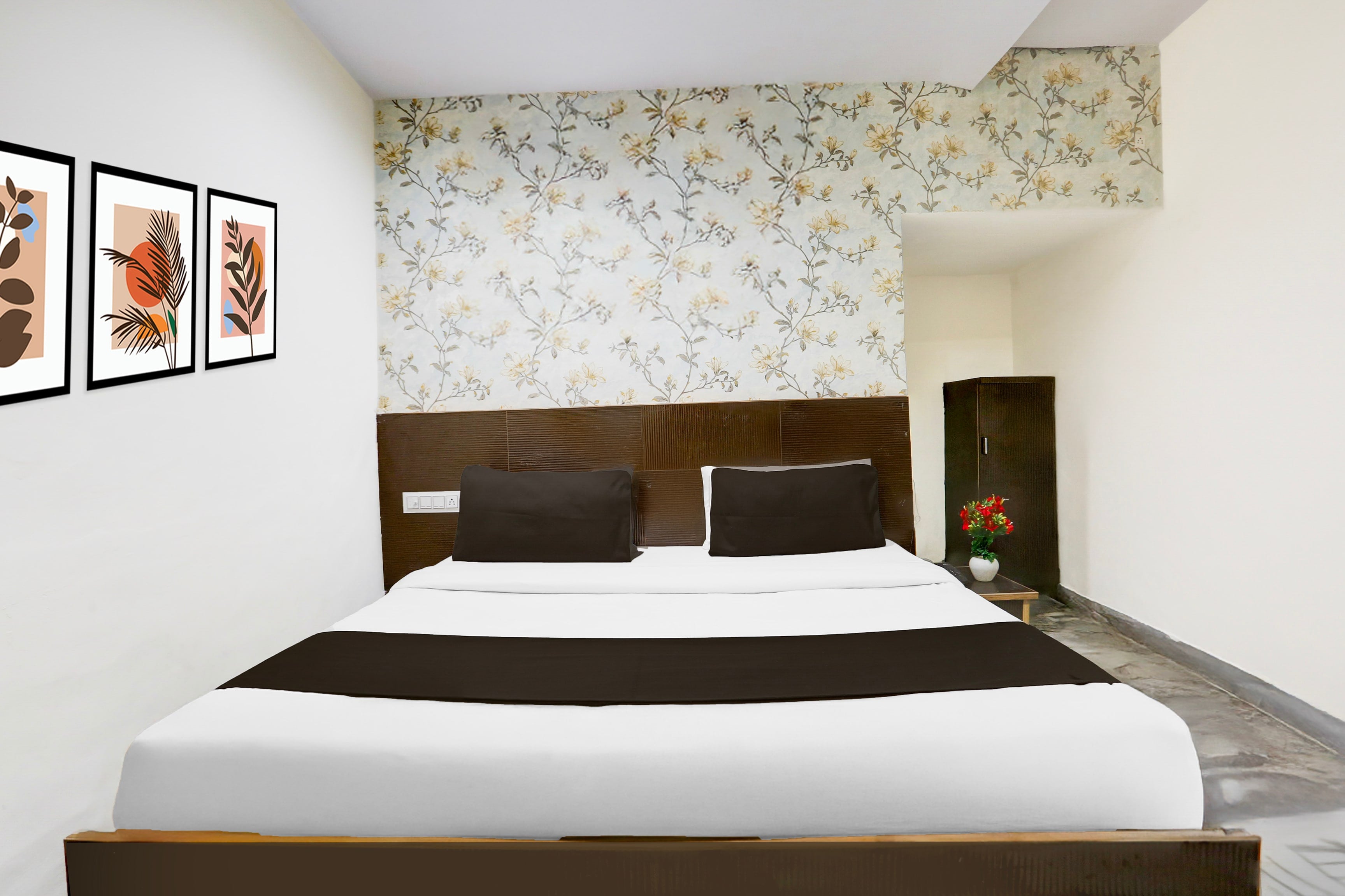 Super Hotel O by OYO Subhani Building Formerly Hotel Amandeep - Tap to explore photos