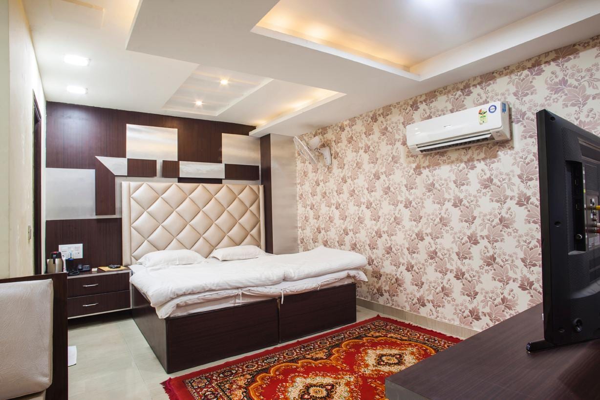 Pagoda Resorts Inn, Ravinder Path - Tap to explore photos