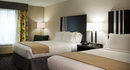 Holiday Inn Express and Suites Madison Central Room Type - 2 Qn Stndrd Comm Mobil Acc Trnsfr Shwr