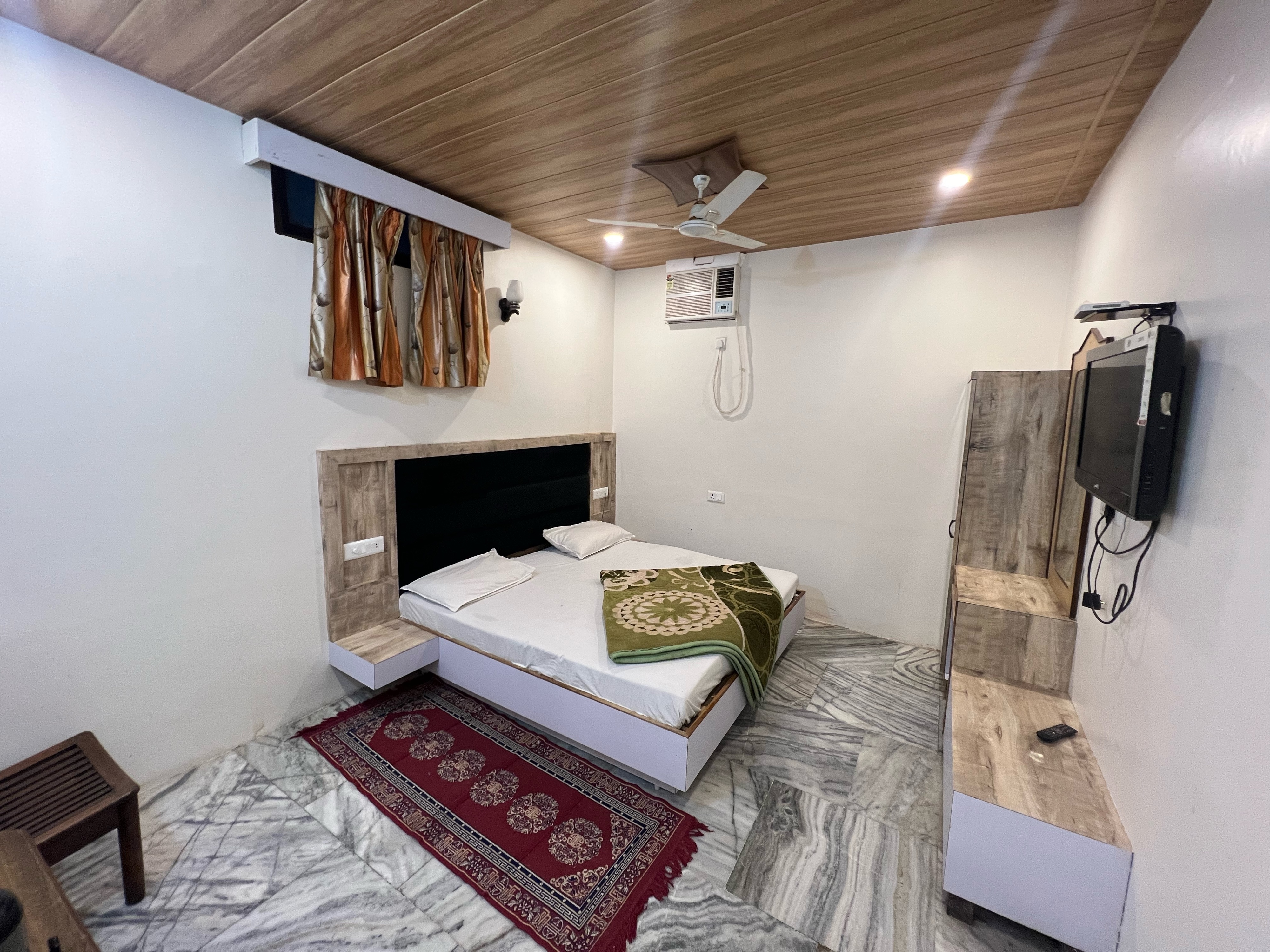Hotel Chintpurni , Katra - Tap to explore photos