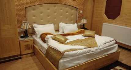 Nezer View Home Stay Room Type - Deluxe Room