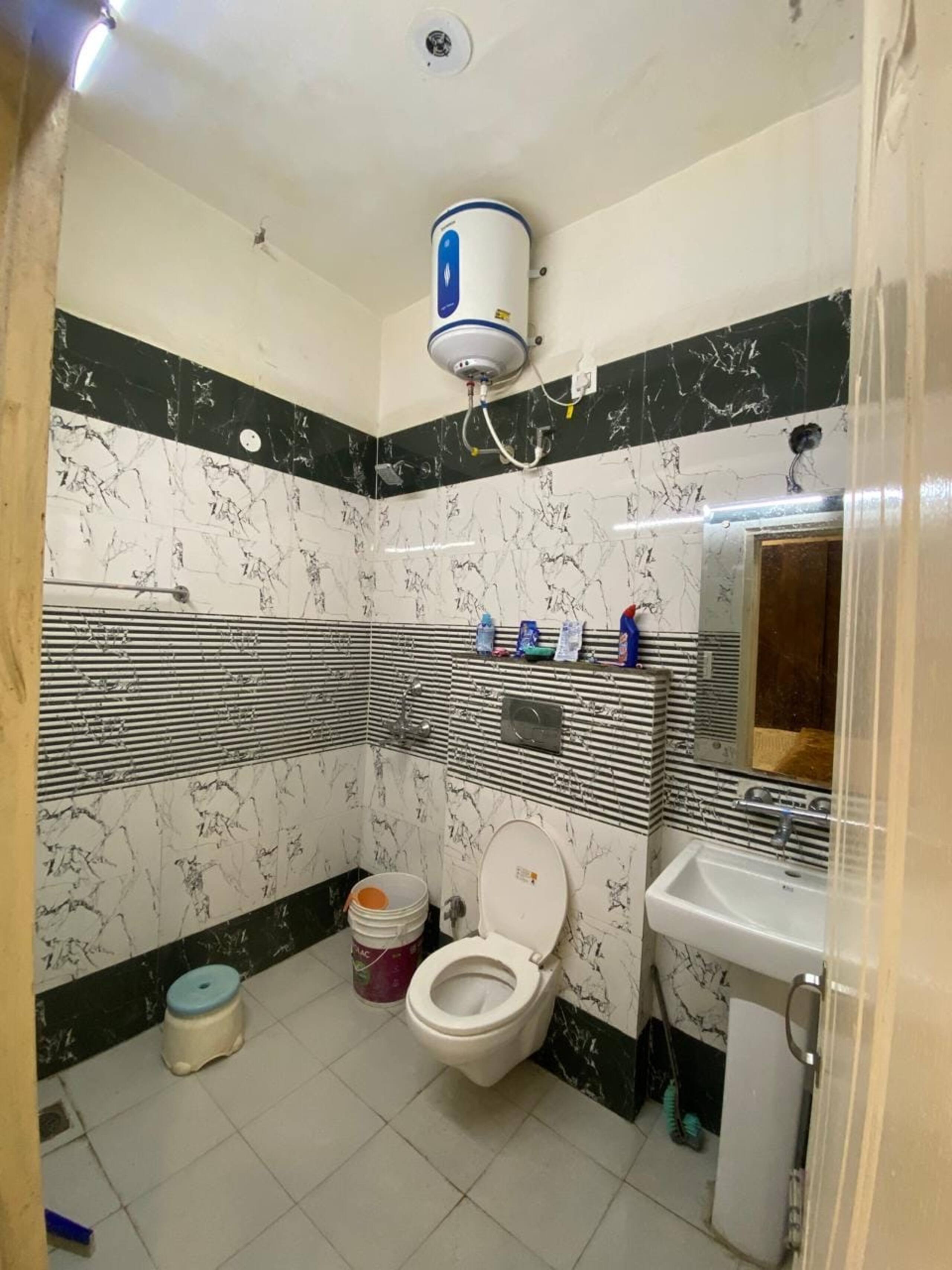 Private Room Day night use Hourly near RBU - Tap to explore photos