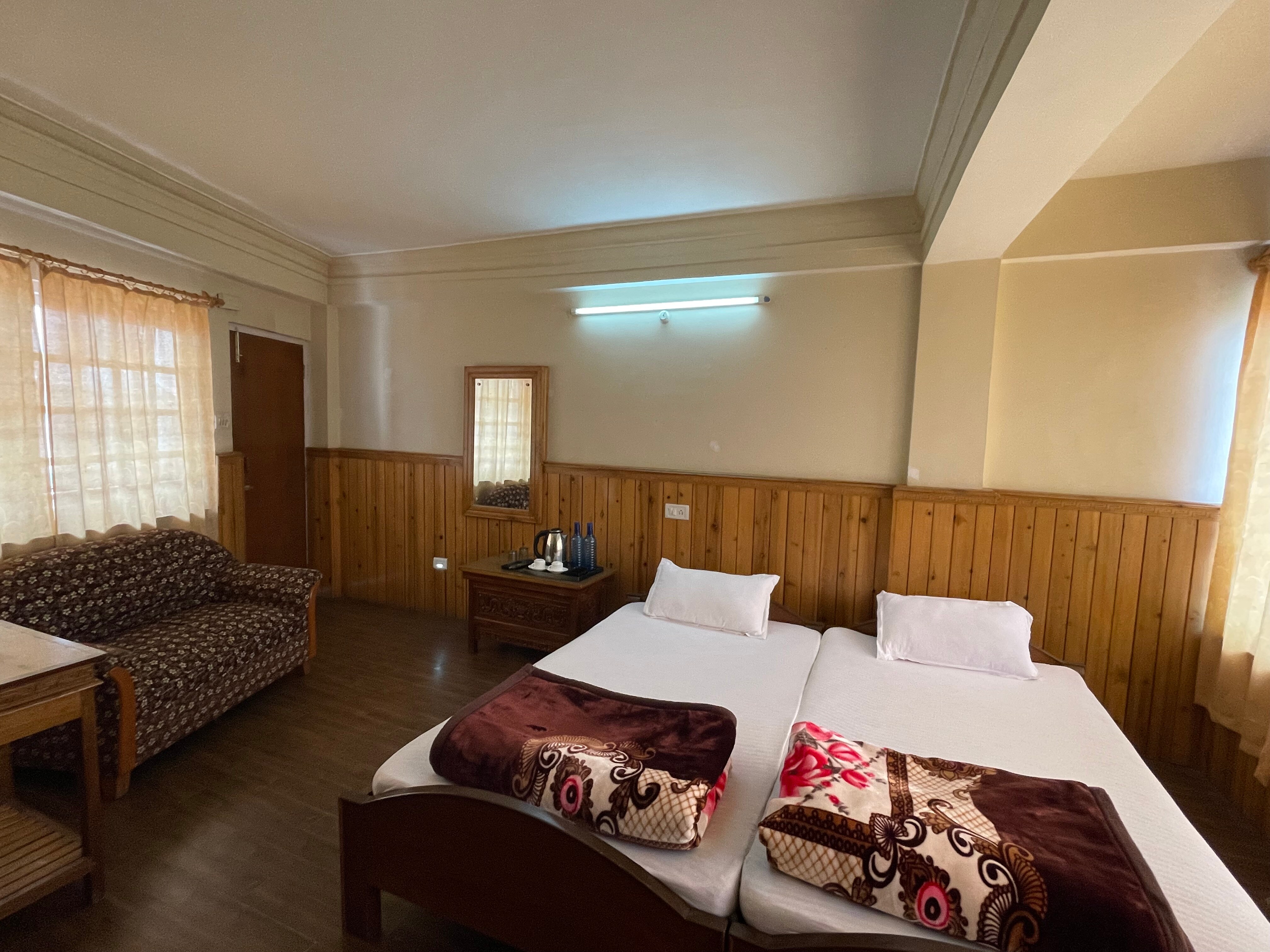 Hotel Greenland - Tap to explore photos