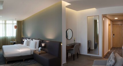 Radisson Blu Hotel, Beirut Verdun Room Type - Junior Suite - Lounge Access
