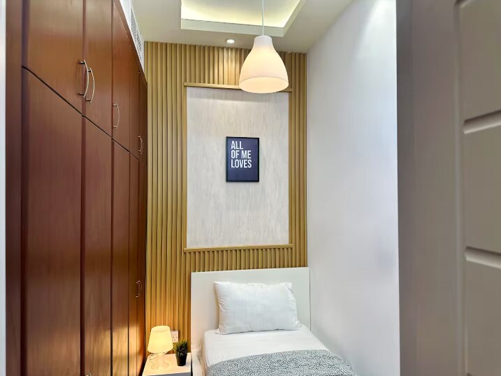 Destination Partition Room in Tecom Near Metro - Tap to explore photos