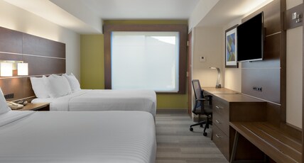 Holiday Inn Express ELLENSBURG Room Type - 2 Queen 1 Bedroom Suite