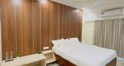 Hotel City Grand Room Type - Executive Room With Balcony Hotel City Grand Room Type - Executive Room With Balcony