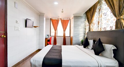 Brill Raj Palace ||13 mins from Kolkata Airport Room Type - Deluxe Room