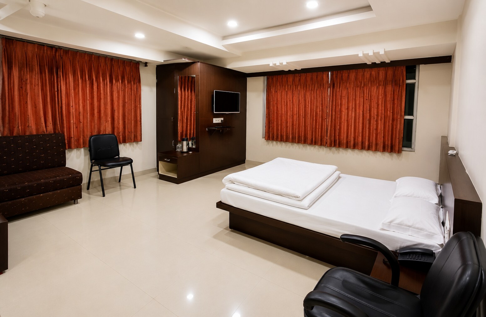Hotel Ashirwad Idar - Tap to explore photos