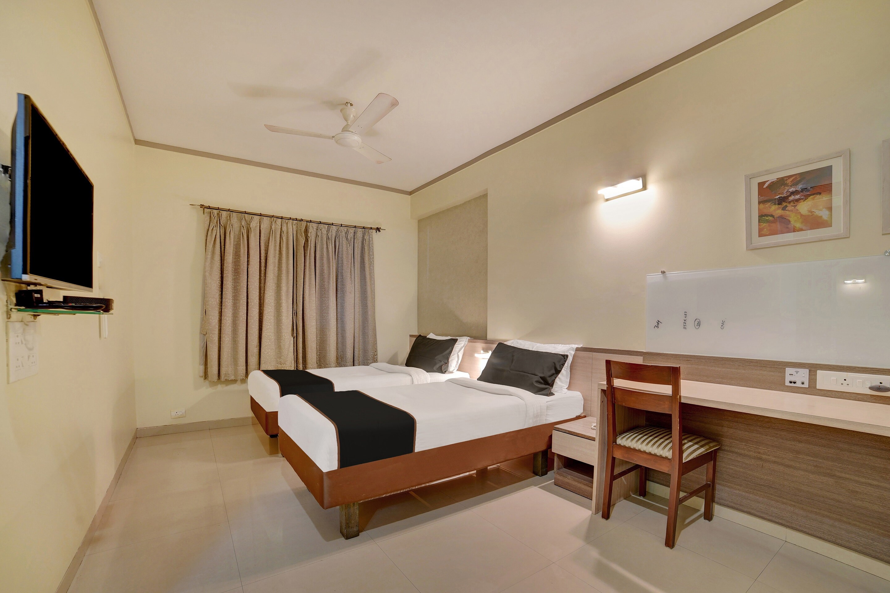 Flagship OYO Hotel Kapil Residenc - Tap to explore photos