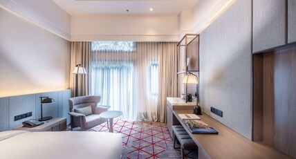 DoubleTree by Hilton Putrajaya Lakeside Room Type - KING DELUXE ROOM
