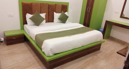 Hotel Taj Ambassador Room Type - Deluxe Room