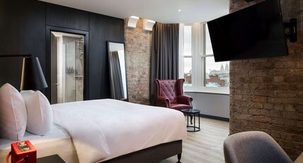 Radisson RED Hotel, Liverpool Room Type - Premium Room - St Georges View Radisson RED Hotel, Liverpool Room Type - Premium Room - St Georges View