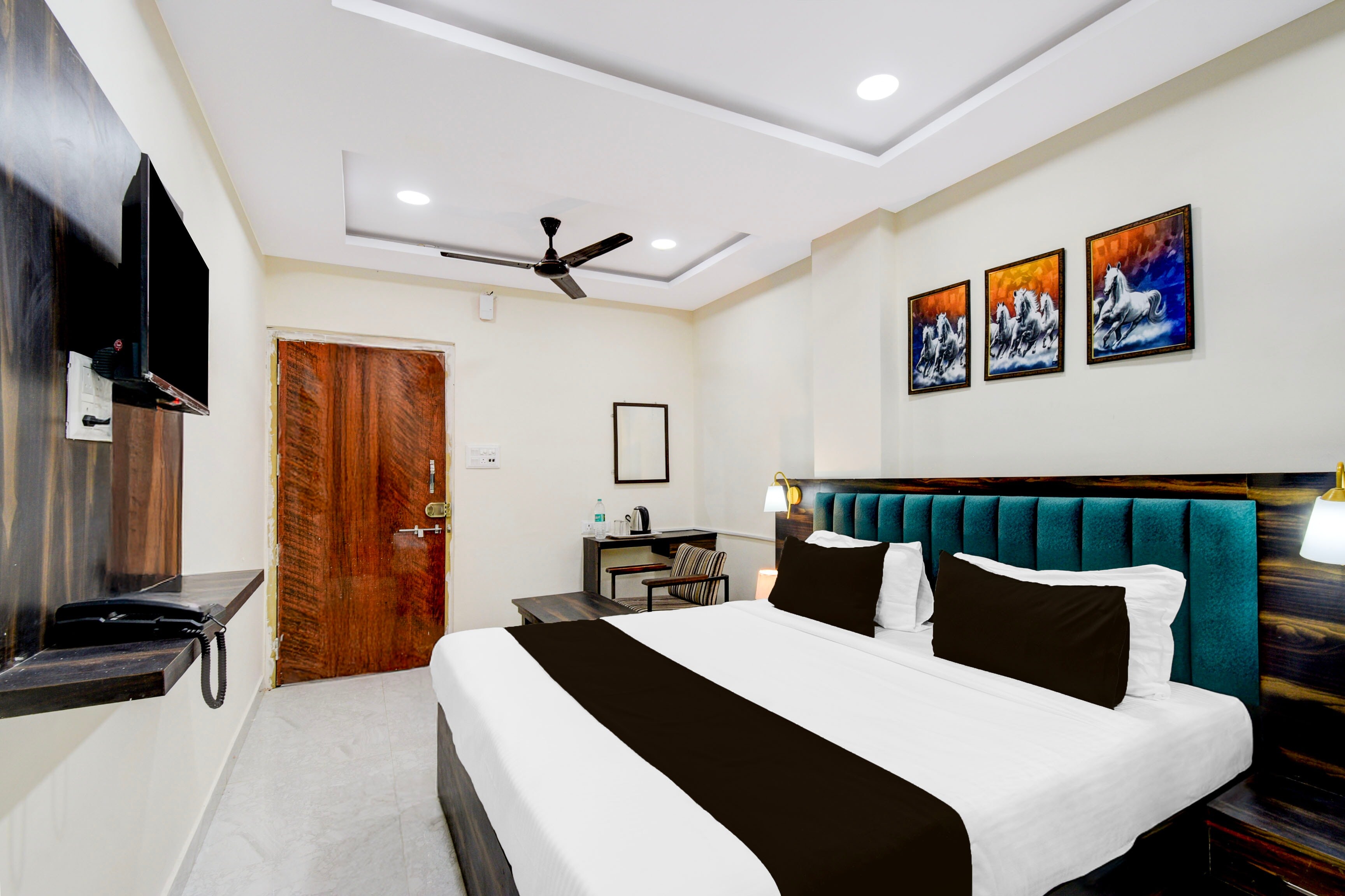 Super Hotel O PNR CONTINENTAL MOOSAPET - Tap to explore photos