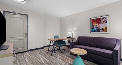 Hilton Garden Inn Cartersville Room Type - 1 KING BED JR SUITE