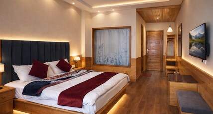 Vayza Heights Manali Room Type - Deluxe Room with Balcony and Mountain View